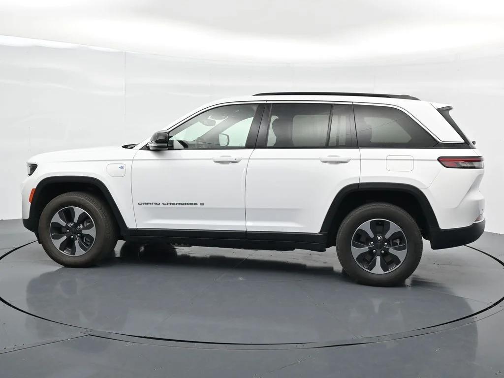 jeep grand cherokee 2024 1C4RJYB63R8518302 image jeep grand cherokee 2024 1C4RJYB63R8518302 image